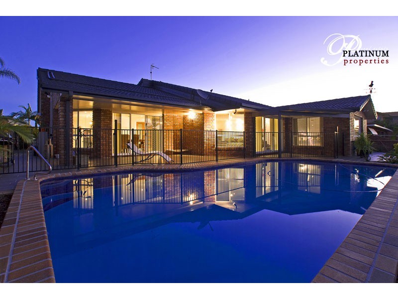 39 Pebble Beach Drive, Runaway Bay QLD 4216