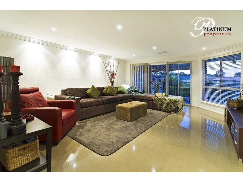 39 Pebble Beach Drive, Runaway Bay QLD 4216