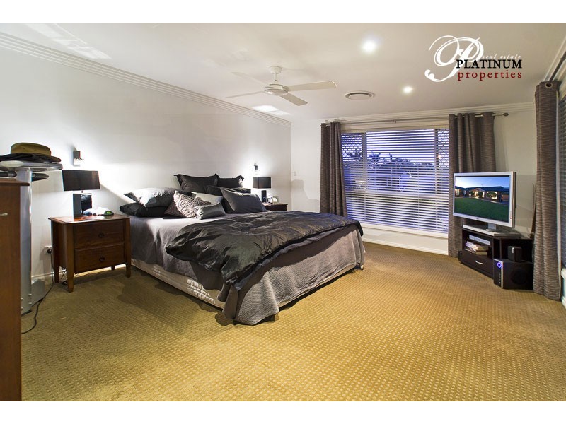39 Pebble Beach Drive, Runaway Bay QLD 4216