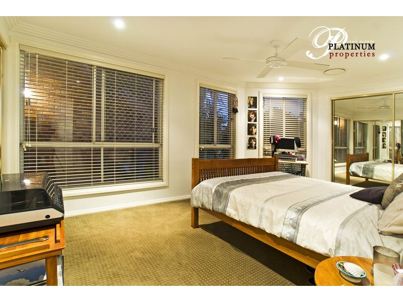 39 Pebble Beach Drive, Runaway Bay QLD 4216