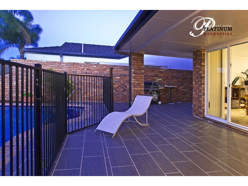 39 Pebble Beach Drive, Runaway Bay QLD 4216