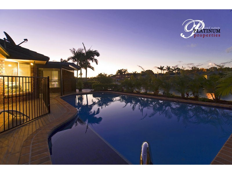 39 Pebble Beach Drive, Runaway Bay QLD 4216