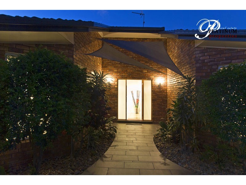 39 Pebble Beach Drive, Runaway Bay QLD 4216