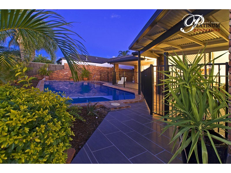 39 Pebble Beach Drive, Runaway Bay QLD 4216