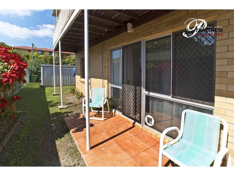 2/9 Middle Street, Labrador QLD 4215