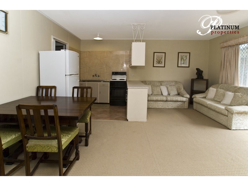 2/9 Middle Street, Labrador QLD 4215