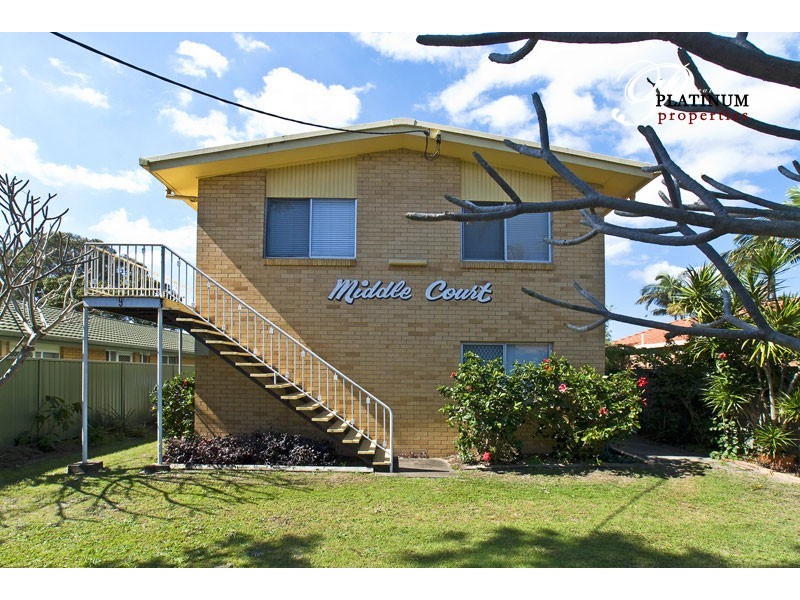 2/9 Middle Street, Labrador QLD 4215