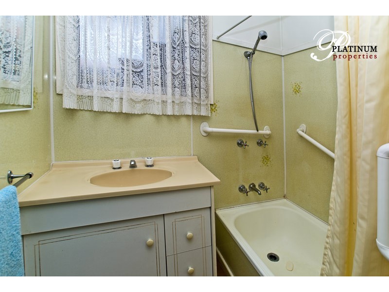 2/9 Middle Street, Labrador QLD 4215