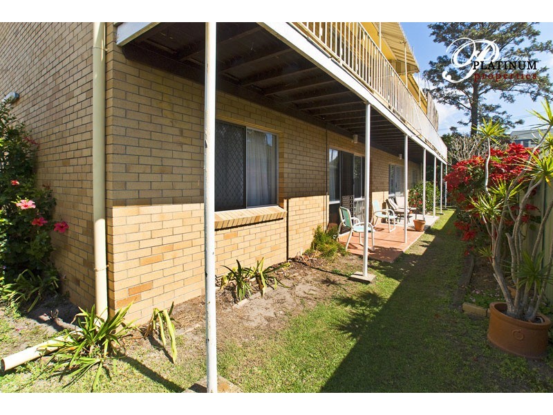 2/9 Middle Street, Labrador QLD 4215