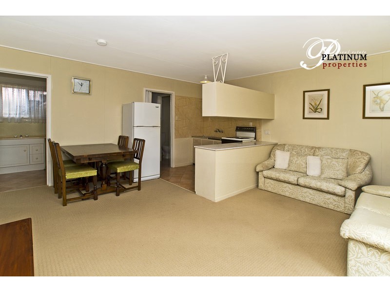 2/9 Middle Street, Labrador QLD 4215