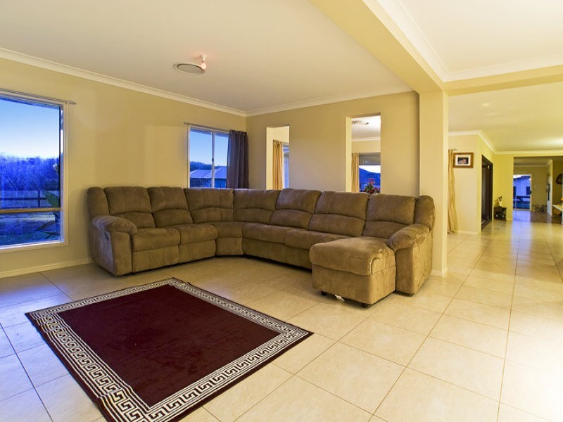 4 Green Acre Way, Maudsland QLD 4210