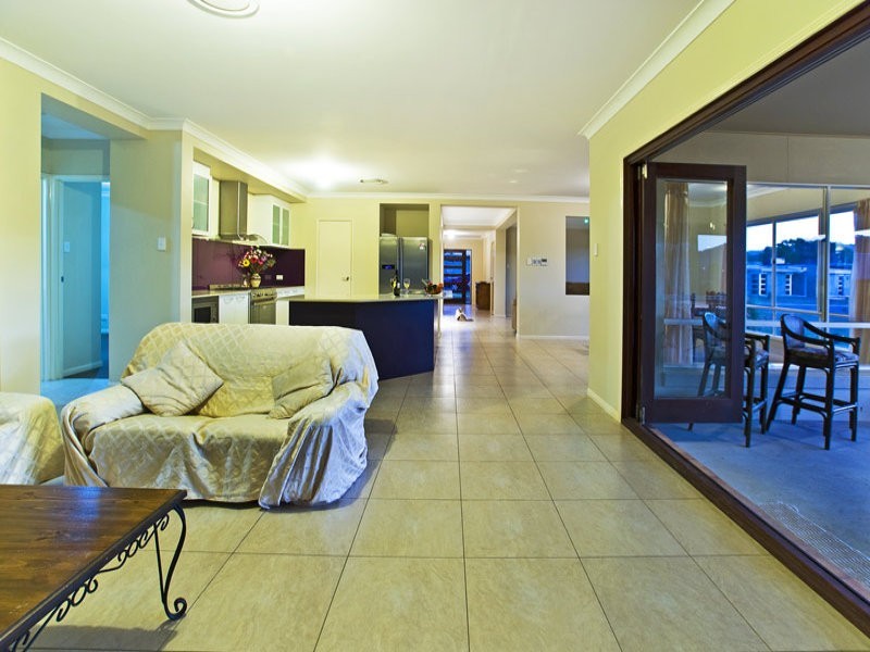 4 Green Acre Way, Maudsland QLD 4210