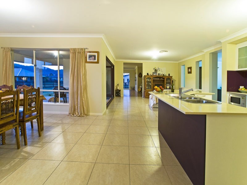 4 Green Acre Way, Maudsland QLD 4210