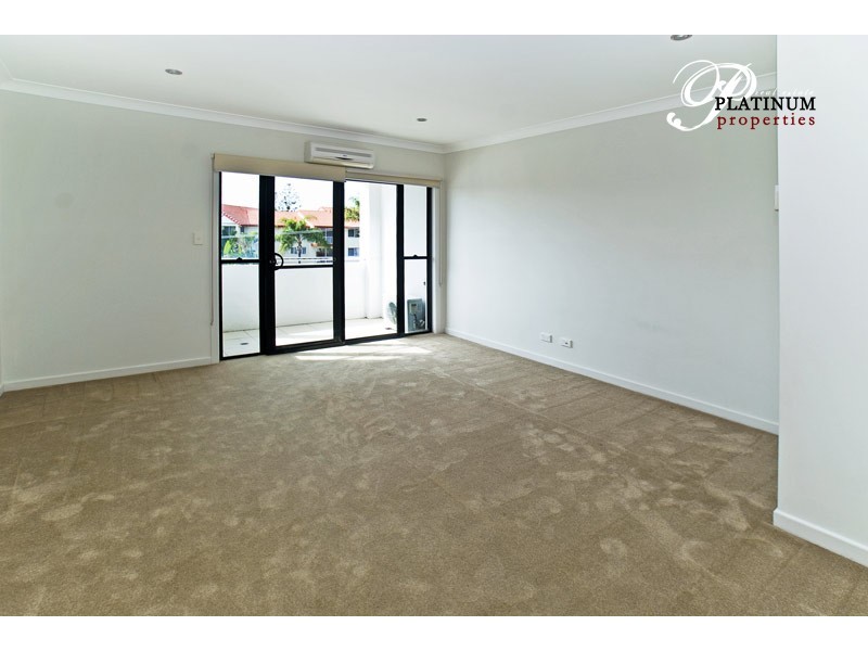 2/40 Bayview Street, Runaway Bay QLD 4216