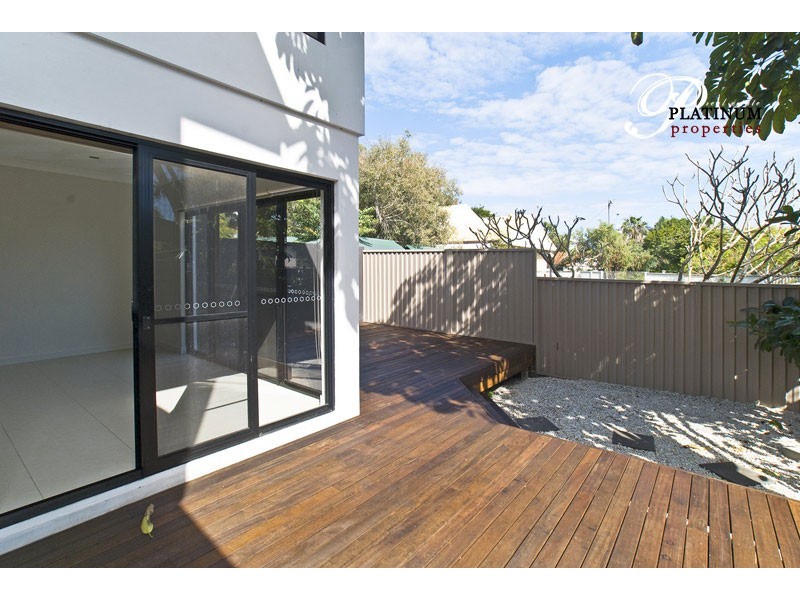 2/40 Bayview Street, Runaway Bay QLD 4216