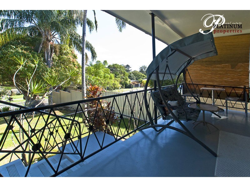 18 Kathleen Ave, Southport QLD 4215