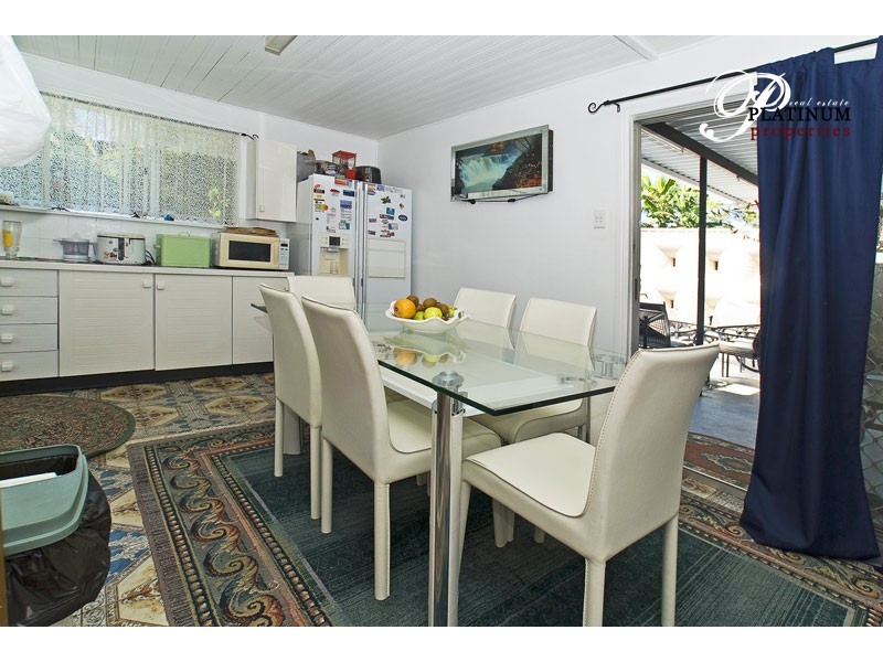 18 Kathleen Ave, Southport QLD 4215