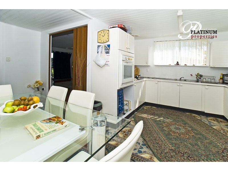 18 Kathleen Ave, Southport QLD 4215