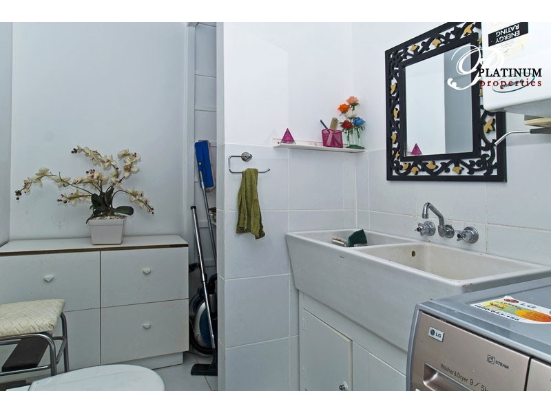 18 Kathleen Ave, Southport QLD 4215