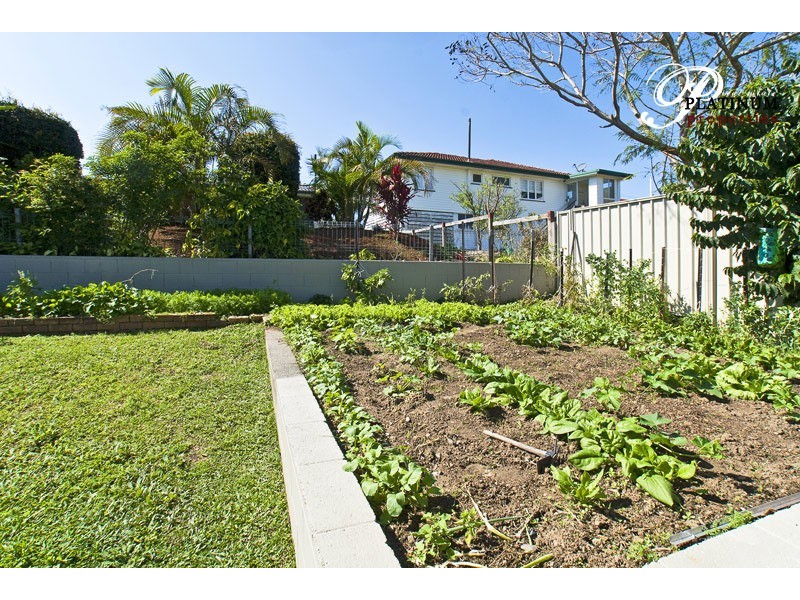 18 Kathleen Ave, Southport QLD 4215