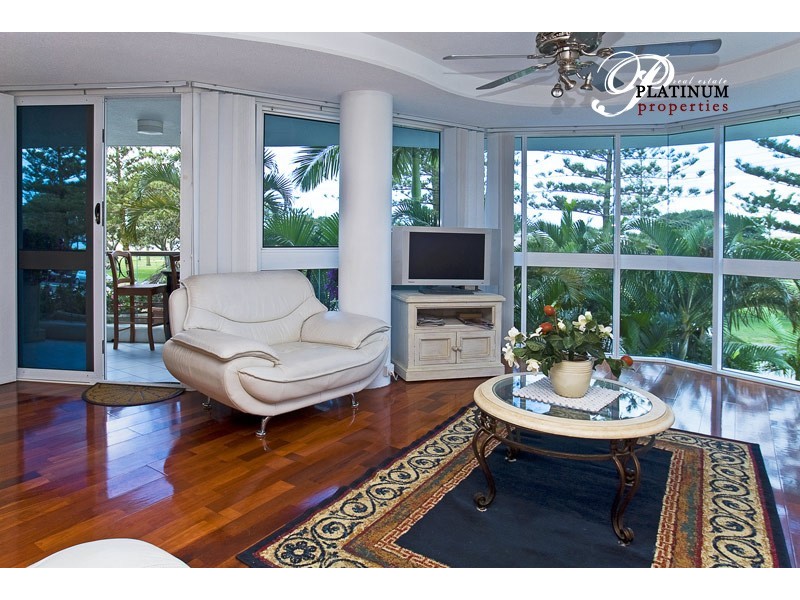 Level 1st  3/204 Marine Parade, Labrador QLD 4215