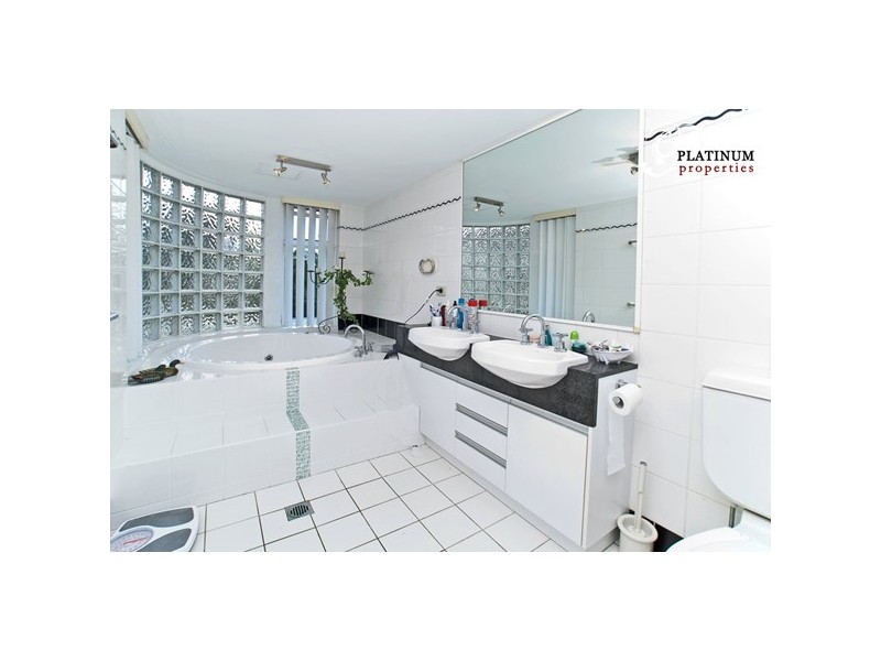 Level 1st  3/204 Marine Parade, Labrador QLD 4215