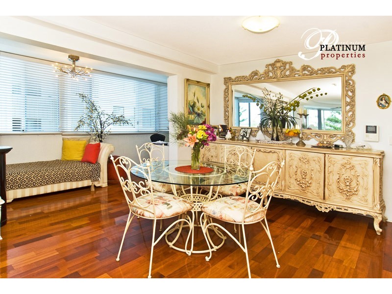 Level 1st  3/204 Marine Parade, Labrador QLD 4215