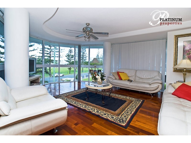 Level 1st  3/204 Marine Parade, Labrador QLD 4215