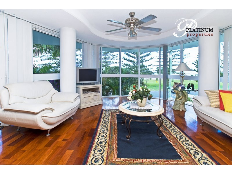 Level 1st  3/204 Marine Parade, Labrador QLD 4215