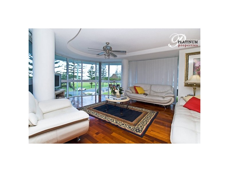 Level 1st  3/204 Marine Parade, Labrador QLD 4215