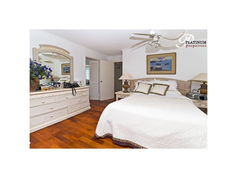 Level 1st  3/204 Marine Parade, Labrador QLD 4215