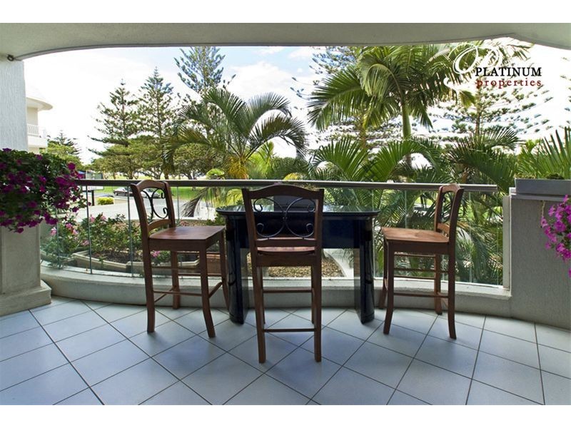 Level 1st  3/204 Marine Parade, Labrador QLD 4215