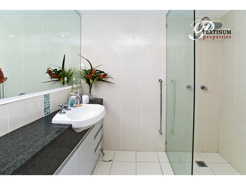 Level 1st  3/204 Marine Parade, Labrador QLD 4215