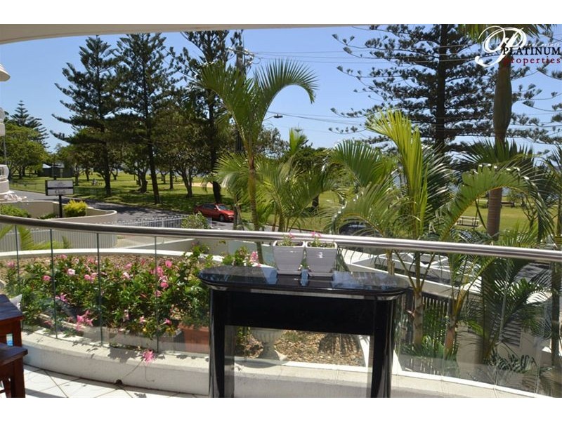 Level 1st  3/204 Marine Parade, Labrador QLD 4215