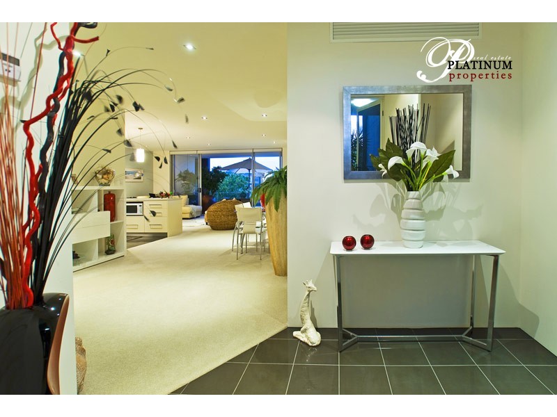 Level 2 323/3 Pendraat Avenue, Hope Island QLD 4212