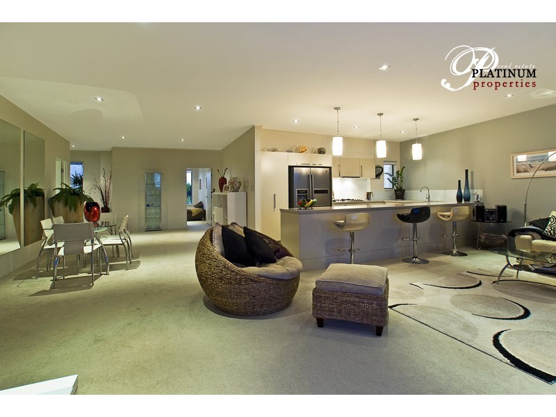 Level 2 323/3 Pendraat Avenue, Hope Island QLD 4212