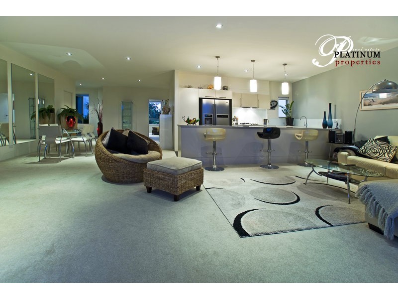 Level 2 323/3 Pendraat Avenue, Hope Island QLD 4212