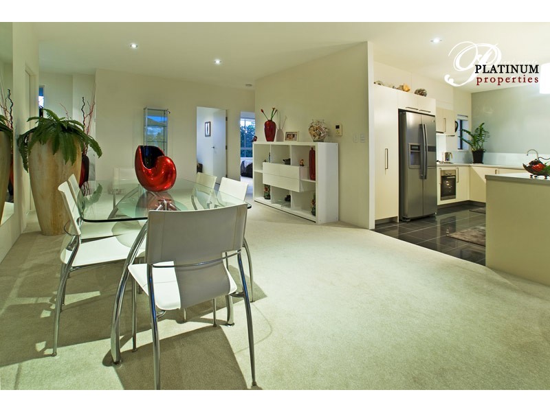 Level 2 323/3 Pendraat Avenue, Hope Island QLD 4212