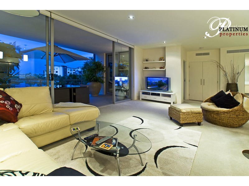 Level 2 323/3 Pendraat Avenue, Hope Island QLD 4212