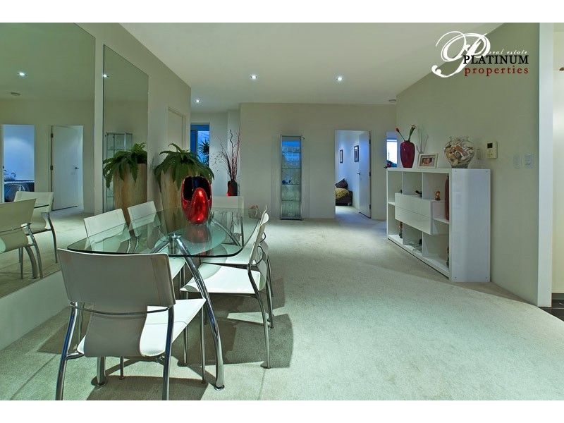 Level 2 323/3 Pendraat Avenue, Hope Island QLD 4212