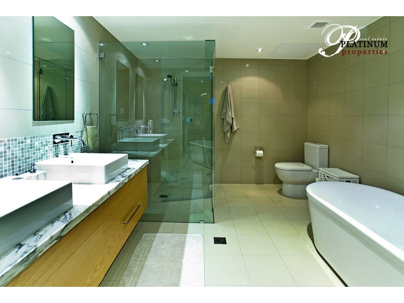 Level 2 323/3 Pendraat Avenue, Hope Island QLD 4212