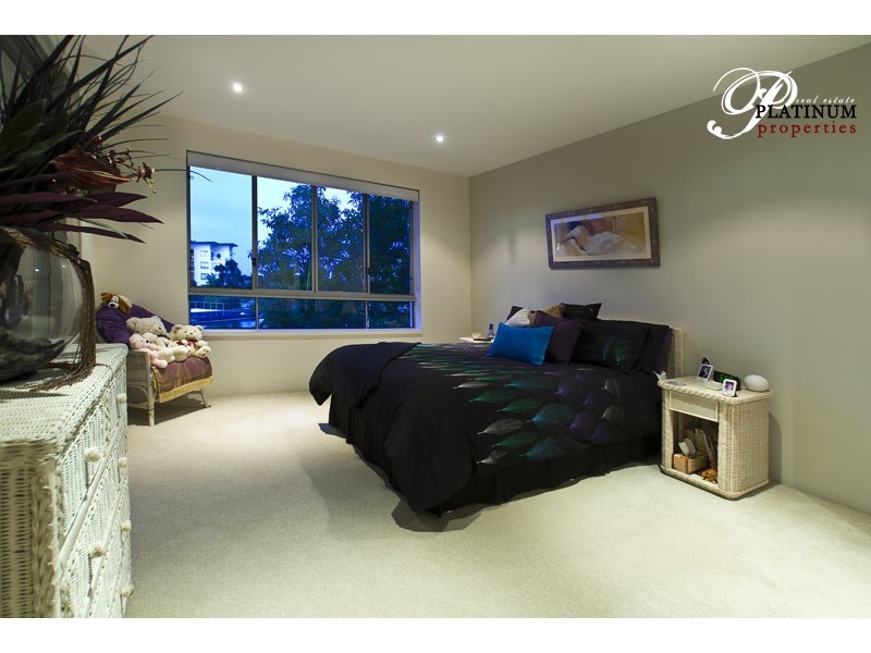 Level 2 323/3 Pendraat Avenue, Hope Island QLD 4212