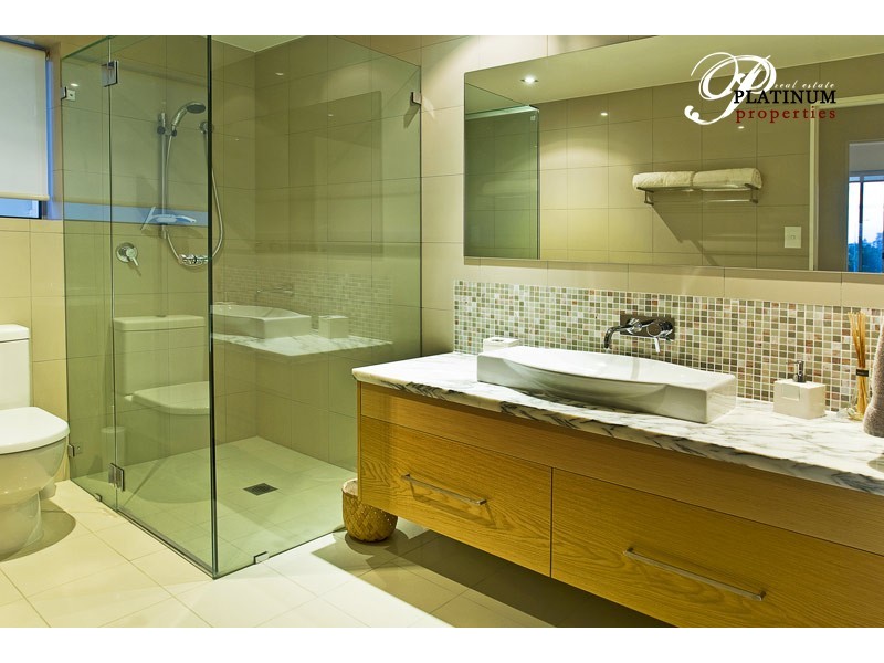 Level 2 323/3 Pendraat Avenue, Hope Island QLD 4212