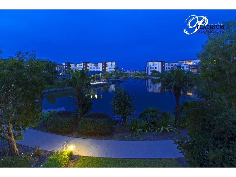 Level 2 323/3 Pendraat Avenue, Hope Island QLD 4212
