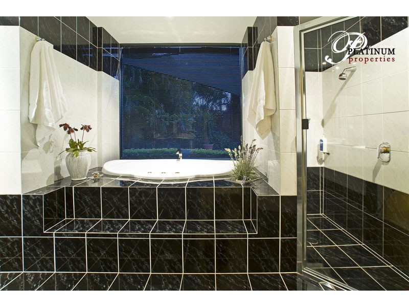 14 Kilbreck Street, Benowa Waters QLD 4217