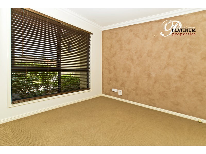 6 Stonewood Court, Molendinar QLD 4214