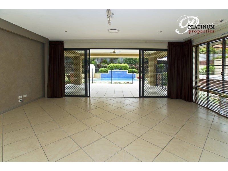 6 Stonewood Court, Molendinar QLD 4214