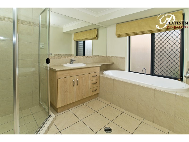 6 Stonewood Court, Molendinar QLD 4214