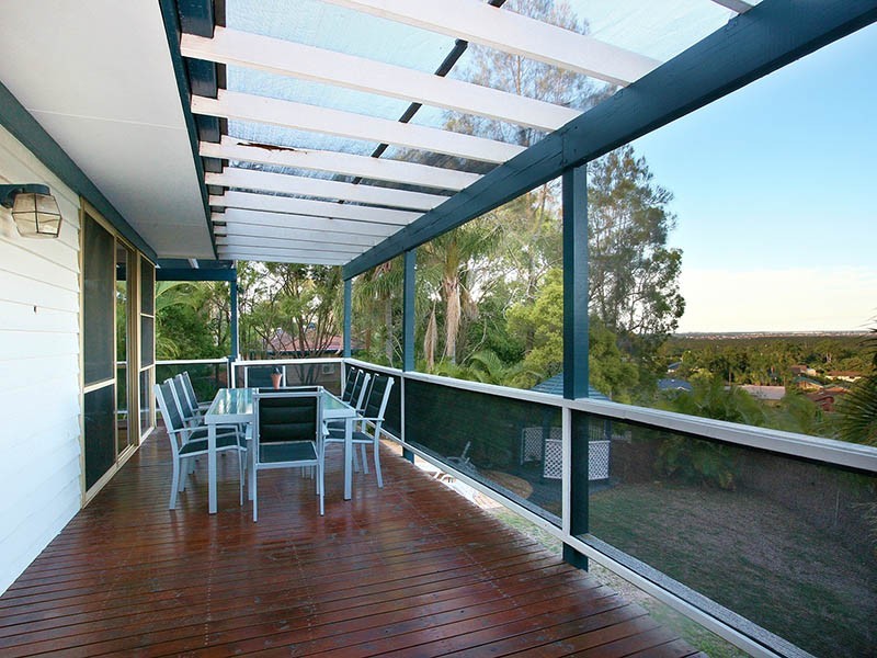 15 Surrey Crt, Helensvale QLD 4212