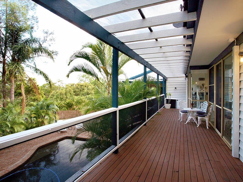 15 Surrey Crt, Helensvale QLD 4212